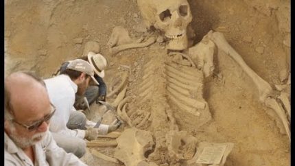 ALIENS!! ANCIENT ATLANTIS!! ANCIENT ALIENS!! GIANT HUMAN SKELETONS DISCOVERED.