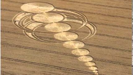 Strange UFO Crop Circle Sighting Wiltshire