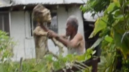 UFO Sightings Man Attacked By An Alien or Aswang? Update Hawaii on Location Watch Now!