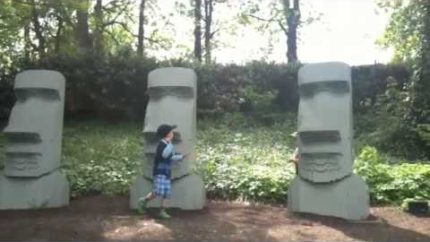 Twins rockin’ with Easter Island heads!