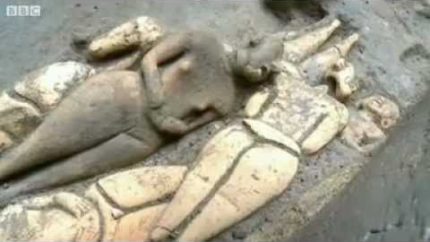 Riches found in ancient Mayan tomb in Guatemala