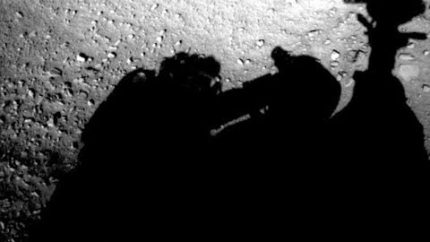 NASA Photo Showing ‘Workman Fixing’Mars Curiosity Rover, Conspiracy Theorists Claim…