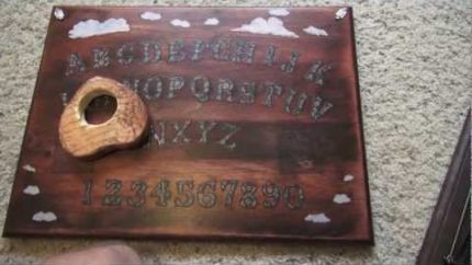 Modern Day Ouija Board – Using The Spirit Box and Ghost Box to talk to the dead. It’s Real.