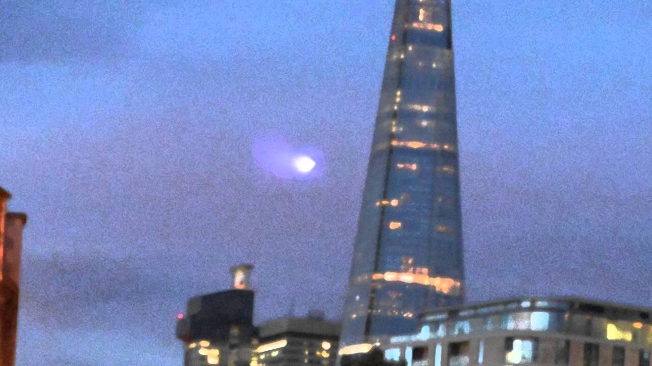 Mysterious UFO Lights Spotted Over London | London UFO Sightings 2016
