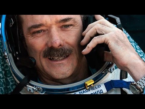Chris Hadfield reacts to water discovery on Mars