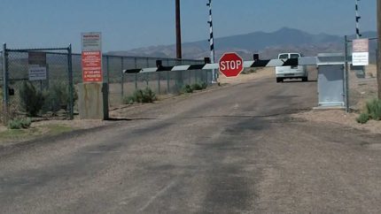 Area 51 Gates Filmed Entering and Leaving White Bus and Van (Black Tinted Windows) – FindingUFO