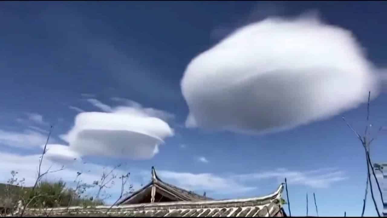 UFO-shaped clouds appear over southwestern China